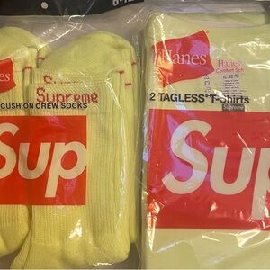 Supreme NWT neon green/yellowT-Shirts and Socks Set